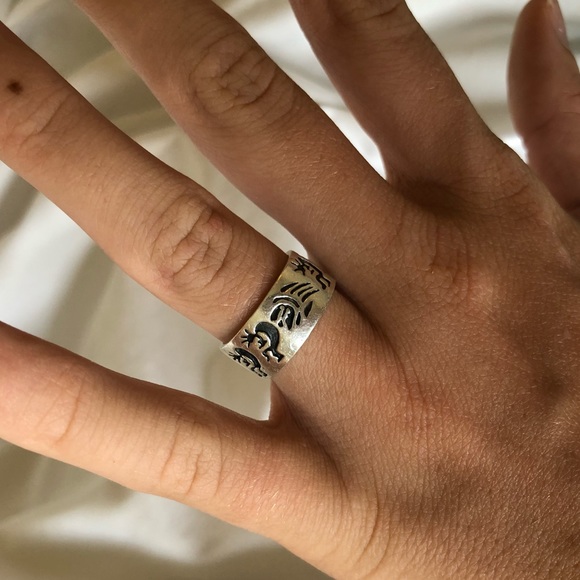 Sterling silver ring/band - Picture 2 of 3